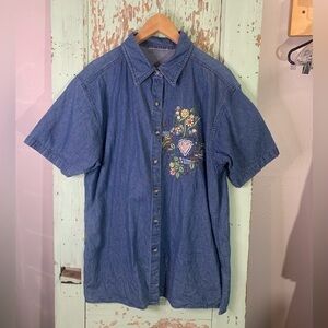 Vintage women’s denim short sleeve button down floral and hearts themed shirt.